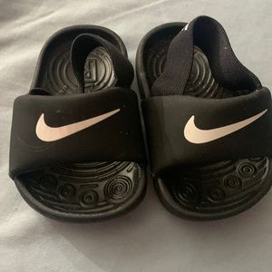 2c Nike slides